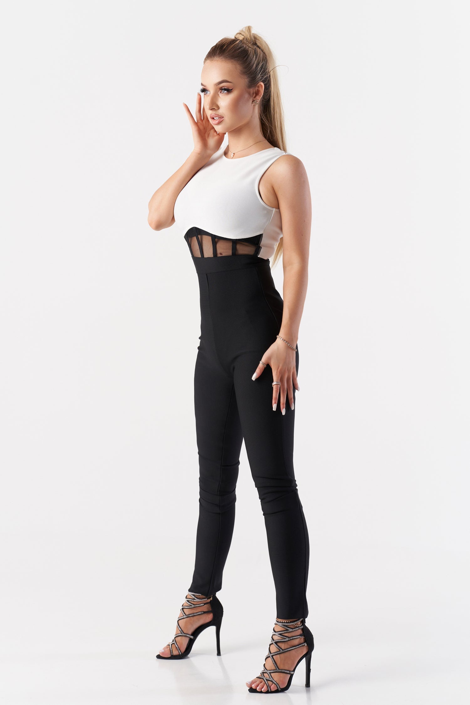 Stylischer Damen Jumpsuit von Yezzos