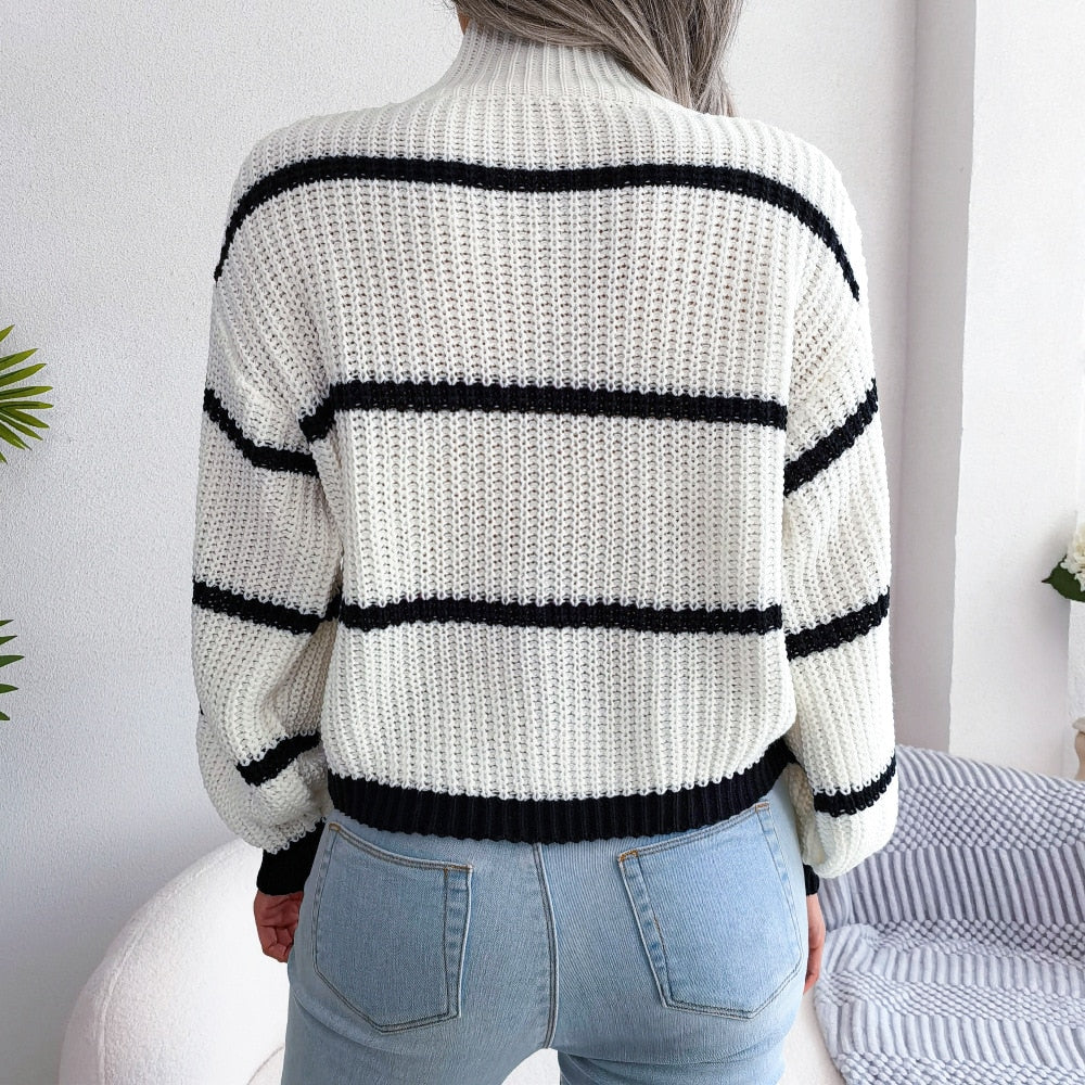 Moderner Damen-Rollkragenpullover mit Streifen